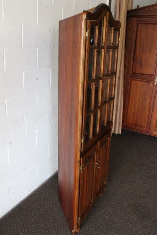 A STUNNING and beautifully made corner display unit cabinet with ample shelves and space!