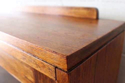 A wonderful Art Deco vintage oak display/ show cabinet with glass doors and carved detailing!