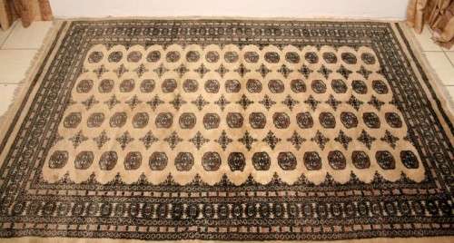 A superb and rare beige Iranian Turkomen Persian carpet (2.02m x 3.13m) in beautiful condition