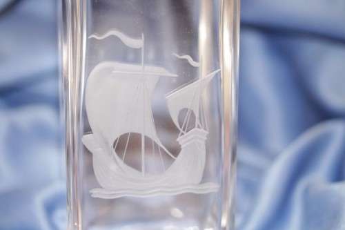**RS17** An original Swedish Kosta crystal decanter w/ engraved sailing ships in stunning condition