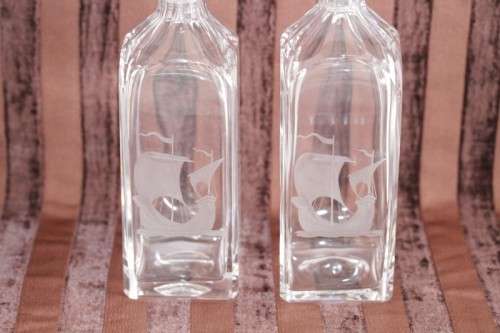 **RS17** An original Swedish Kosta crystal decanter w/ engraved sailing ships in stunning condition