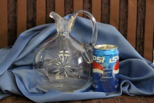 A stunning vintage lead cut-crystal water decanter/ jug/ ewer w/ a "star" pattern in great condition