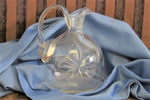 A stunning vintage lead cut-crystal water decanter/ jug/ ewer w/ a "star" pattern in great condition