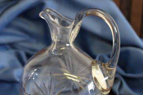 A stunning vintage lead cut-crystal water decanter/ jug/ ewer w/ a "star" pattern in great condition