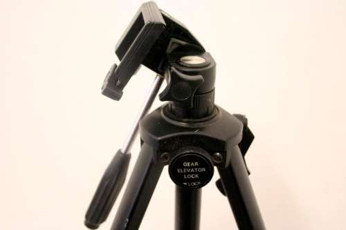 **RS17** A quality Celestron CPC NX95B aluminium tripod with height adjustable clips
