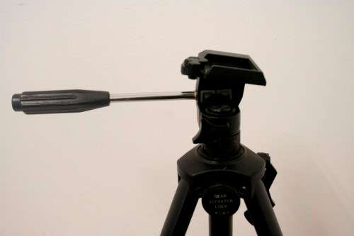 **RS17** A quality Celestron CPC NX95B aluminium tripod with height adjustable clips