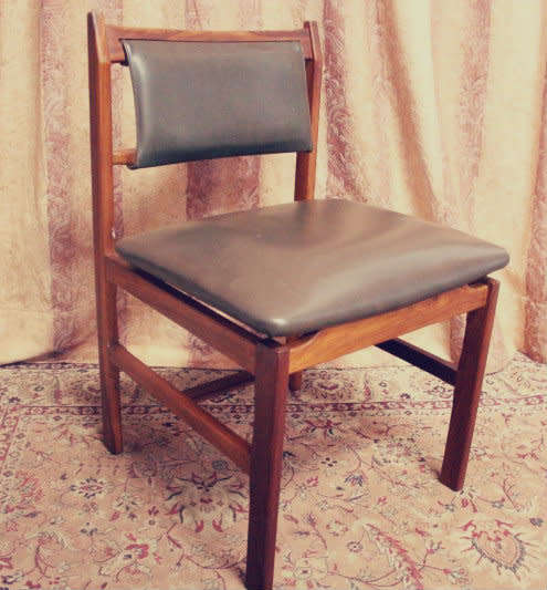 **RS17_Clearance** A stunning and well made retro occasional chair - perfect for a reading corner!