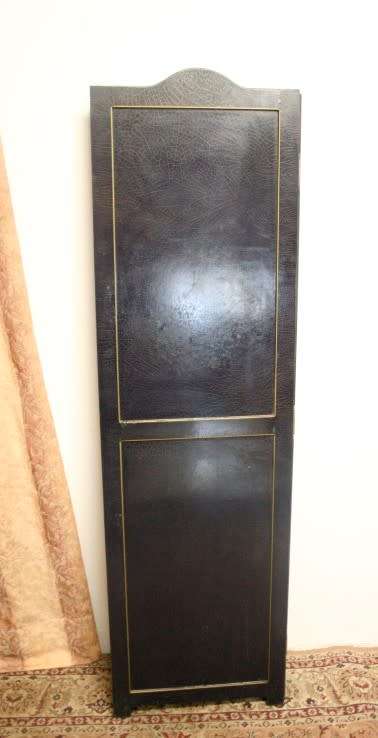 **RS17** A fabulous wooden glossy black and gold patterned 4-panel room divider. Beautiful!!!