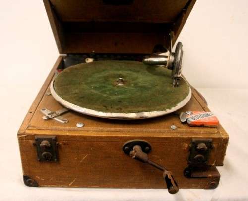 A wonderful, rare antique (1930) British made Singer 220 wind up, table top gramophone record player