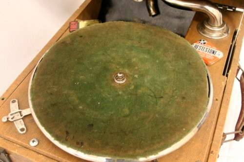 A wonderful, rare antique (1930) British made Singer 220 wind up, table top gramophone record player