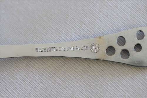 **RS17** A boxed set of Royal Dutch Silverworks "Elwezetta Line" chrome plated spoons & tea strainer