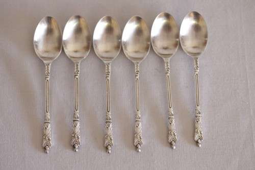 A superb boxed set of six English made EPNS silver plated "Apostle" teaspoons in stunning condition