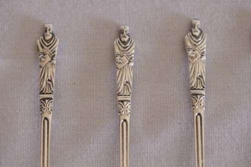 A superb boxed set of six English made EPNS silver plated "Apostle" teaspoons in stunning condition