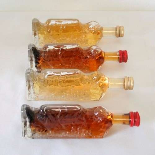 4 miniature Mountain Range sealed bottles of Cape brandy and Cream sherry, for display purposes only