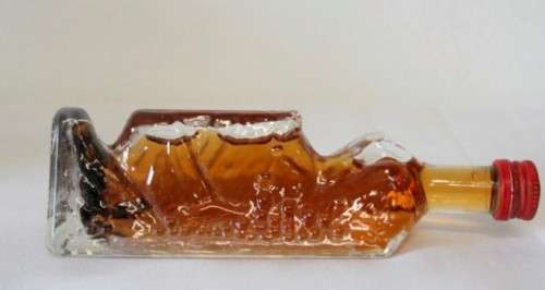 4 miniature Mountain Range sealed bottles of Cape brandy and Cream sherry, for display purposes only
