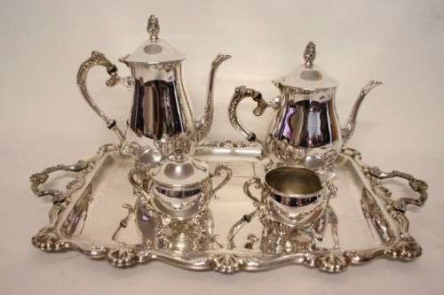 A beautiful Elweco silver plate tea set w exquisite detailing in superb condition on an ornate tray