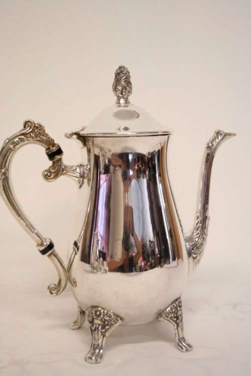 A beautiful Elweco silver plate tea set w exquisite detailing in superb condition on an ornate tray