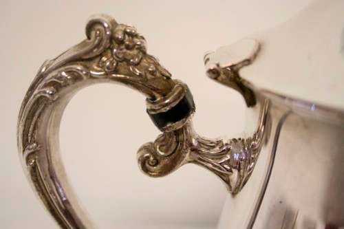 A beautiful Elweco silver plate tea set w exquisite detailing in superb condition on an ornate tray