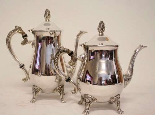 A beautiful Elweco silver plate tea set w exquisite detailing in superb condition on an ornate tray