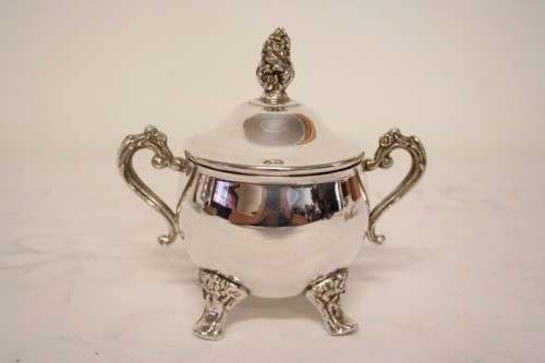 A beautiful Elweco silver plate tea set w exquisite detailing in superb condition on an ornate tray