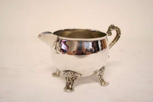 A beautiful Elweco silver plate tea set w exquisite detailing in superb condition on an ornate tray