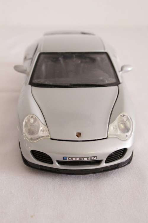 A stunning silver 1/18 scale (1999) Porsche 996 Turbo die-cast model car by Bburago