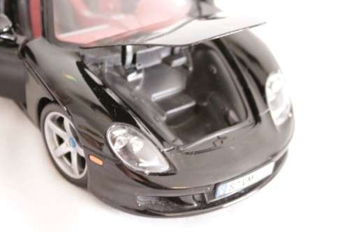 A fantastic black 1/18 scale (2005) Porsche Carrera GT die-cast model car by Motormax