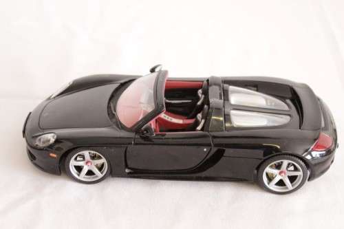 A fantastic black 1/18 scale (2005) Porsche Carrera GT die-cast model car by Motormax