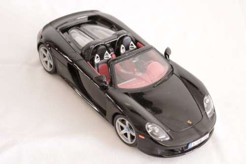 A fantastic black 1/18 scale (2005) Porsche Carrera GT die-cast model car by Motormax