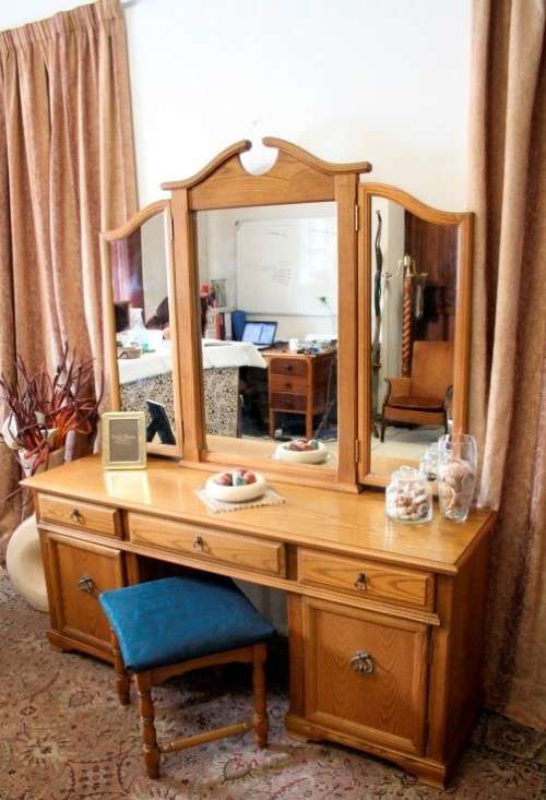An exquisite, large Oak three drawer side-folding mirror dressing table with two cupboards and stool