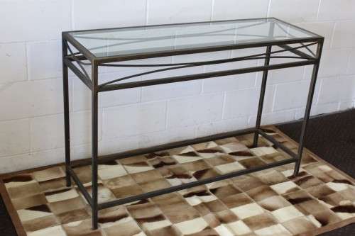 **RS17** A fantastic wrought iron console/ hallway table w/ a glass top and a modern stylish design