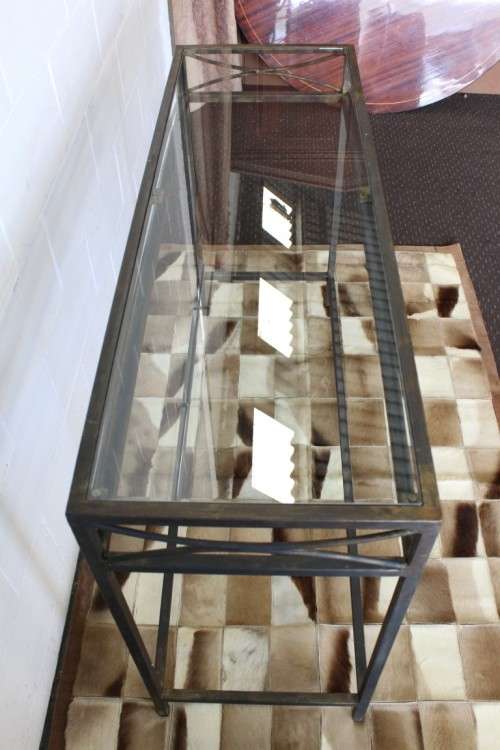 **RS17** A fantastic wrought iron console/ hallway table w/ a glass top and a modern stylish design
