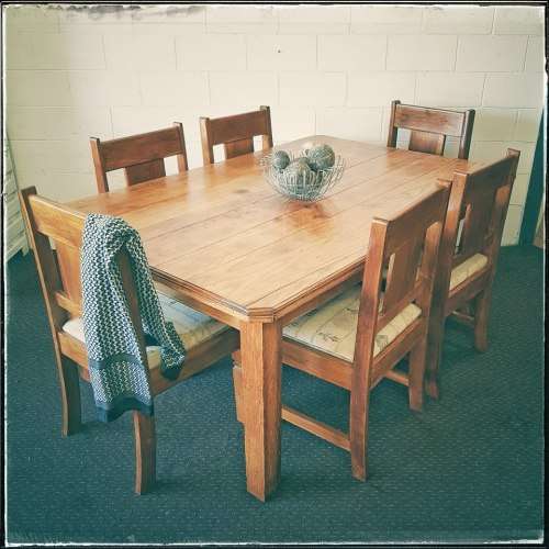 **RS17** A vintage 6-seater Oak dining suite w/ large farmhouse table & 6x Oak dining chairs