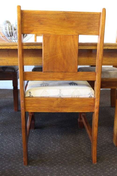 **RS17** A vintage 6-seater Oak dining suite w/ large farmhouse table & 6x Oak dining chairs