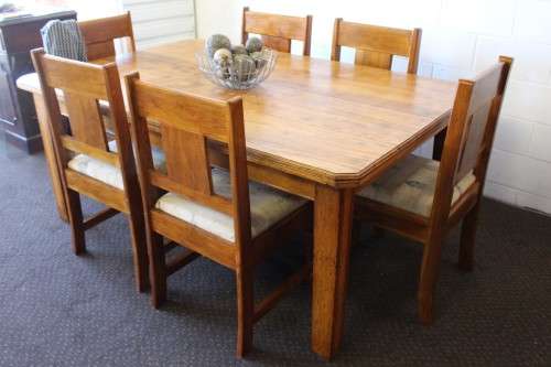 **RS17** A vintage 6-seater Oak dining suite w/ large farmhouse table & 6x Oak dining chairs