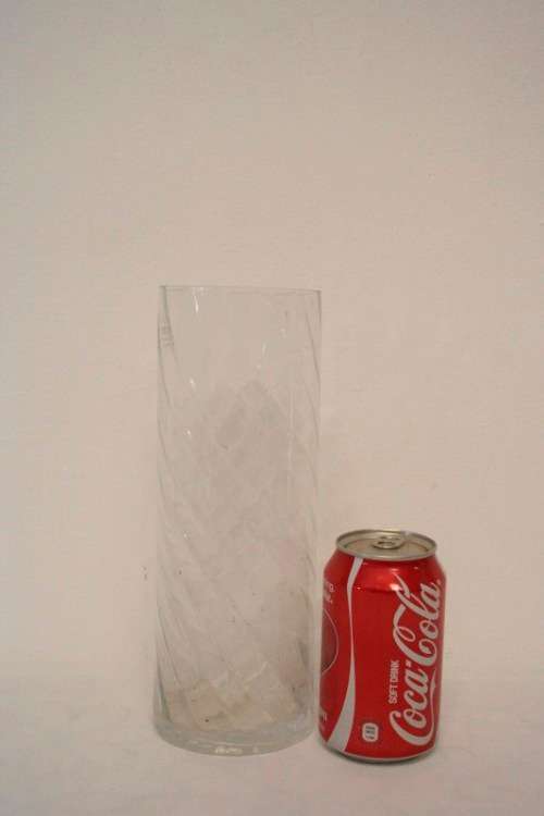 **RS17** Two beautiful "modern" glass vases in great condition. Add flowers or coloured stones