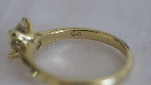 *Price reduced!* 18ct yellow gold and diamond ring with a 1.3ct round brilliant-cut diamond!!!