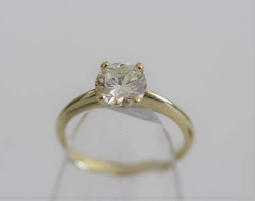 *Price reduced!* 18ct yellow gold and diamond ring with a 1.3ct round brilliant-cut diamond!!!