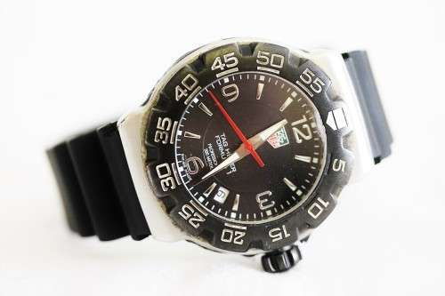 **RS17** A Tag Heuer Formula 1 professional watch w/ dramatic black dial and high quality strap!!