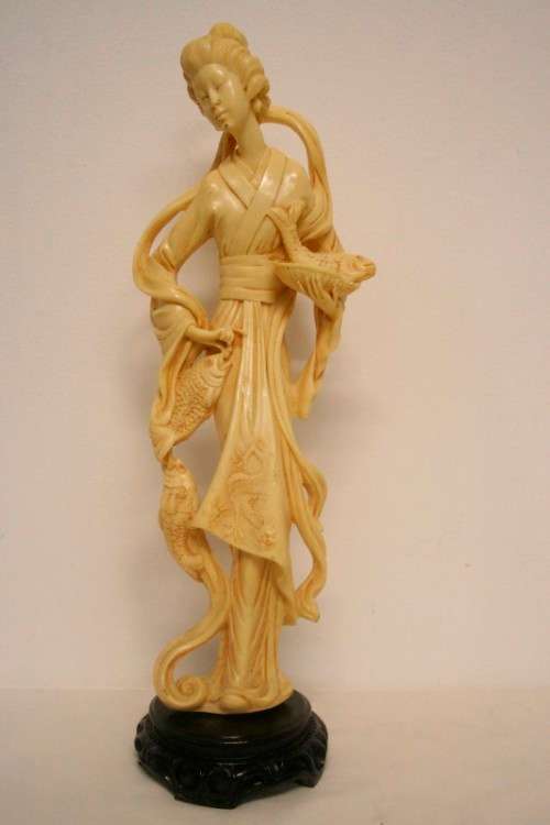 **RS17** 2 large ornamental Japanese themed oxylite figurines on black bases, fabulous on display