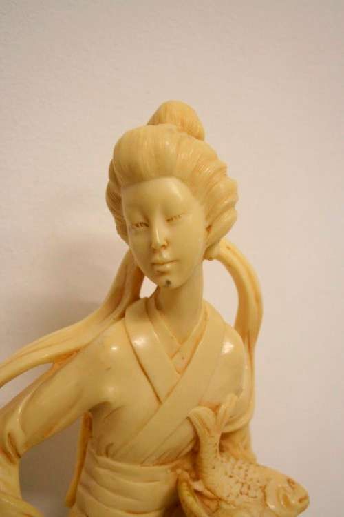 **RS17** 2 large ornamental Japanese themed oxylite figurines on black bases, fabulous on display