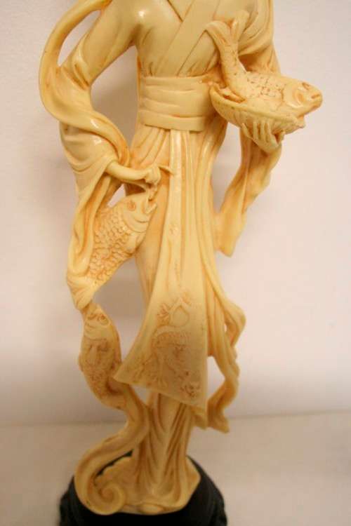 **RS17** 2 large ornamental Japanese themed oxylite figurines on black bases, fabulous on display