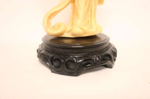 **RS17** 2 large ornamental Japanese themed oxylite figurines on black bases, fabulous on display