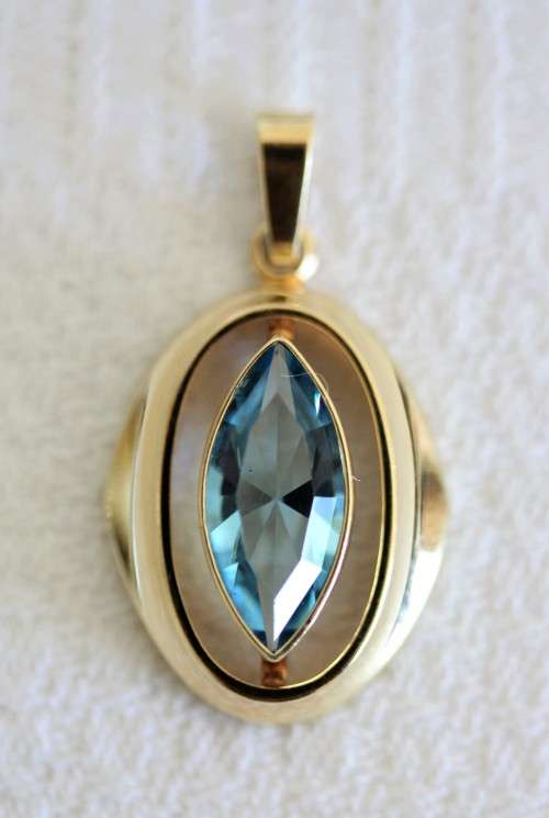 A fantastic mid-century 1950's "K&L" 9ct gold pendant w/ aquamarine center stone, made in Germany