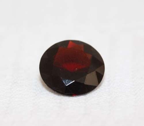 A stunning and vibrant round faceted cut 7-carat garnet semi-precious stone