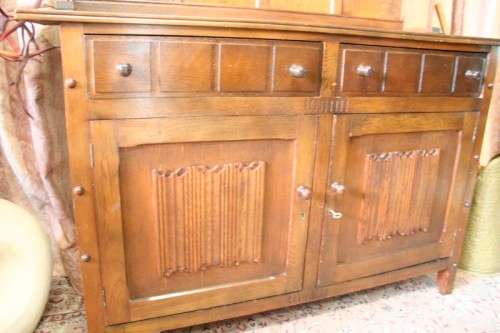 **RS17** An awesome vintage Oak traditional Welsh side server w/ loads of drawers and cupboard space