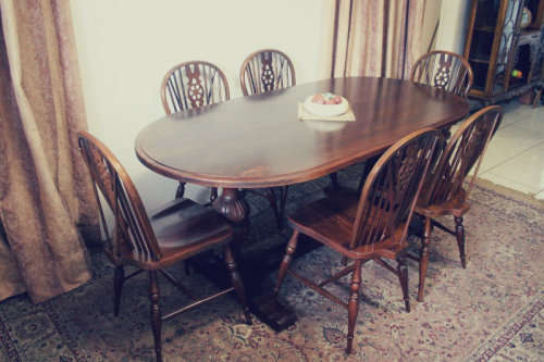 **RS17_Clearance** A solid Oak 6-seater dining room table with six Brace-back Windsor chairs