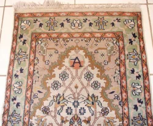 A wonderful vintage traditional Persian prayer carpet/ rug w/ stunning detail