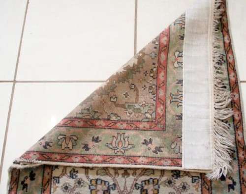 A wonderful vintage traditional Persian prayer carpet/ rug w/ stunning detail
