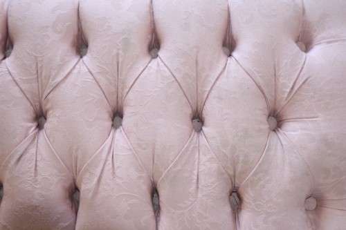 A beautiful vintage Victorian-styled deep-button "bed end" bench upholstered in a dusty pink fabric!